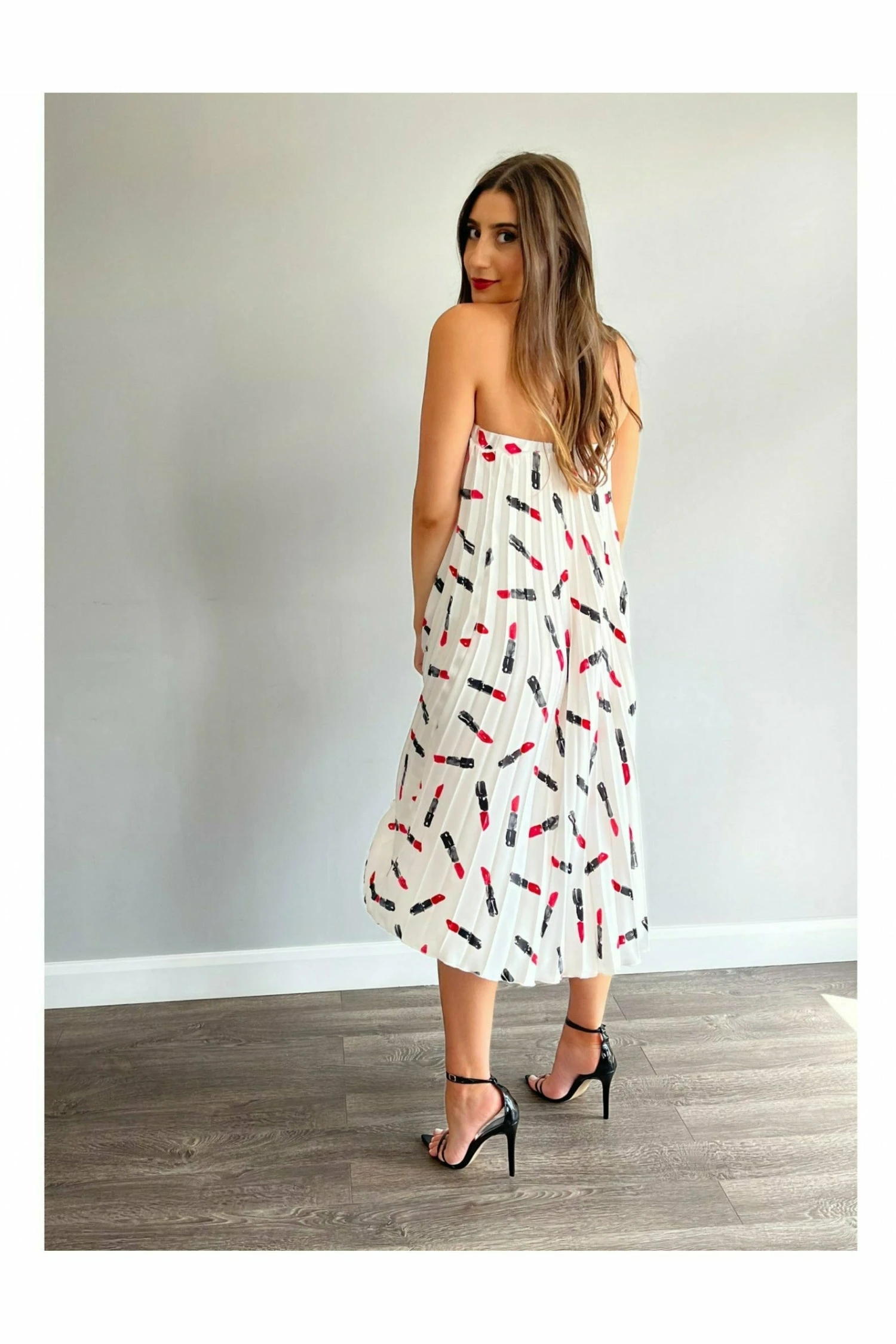 Yan Neo London Demi Lipstick Print Pleated Asymmetric Dress 2 Yan Neo London Demi Lipstick Print Pleated Asymmetric Dress - Image 2