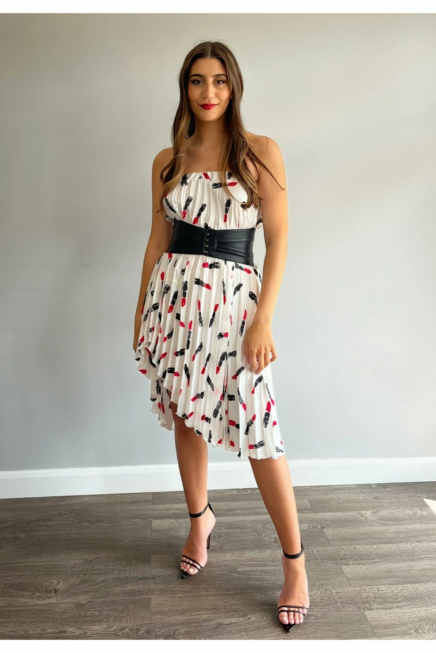 Yan Neo London Demi Lipstick Print Pleated Asymmetric Dress 3 Yan Neo London Demi Lipstick Print Pleated Asymmetric Dress - Image 3